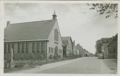 GRP-24 Dorpstraat met Geref. Kerk 's Gravenpolder. De Gereformeerde Kerk aan de Dorpstraat (thans 's-Gravenstraat) te ...