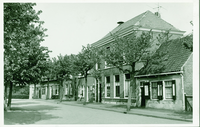 GRY-14 Grijpskerke, Kerkring met Gemeentehuis. Het Gemeentehuis aan de Dorpstraat (thans Kerkring) te Grijpskerke
