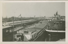 HAN-57 Hansweert, Grote Sluis. Binnenvaartschepen in de Grote Sluis te Hansweert