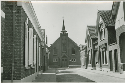 HAN-80 Hansweert, Ned. Herv. Kerk. De Nederlandse Hervormde kerk aan de Dijkstraat te Hansweert