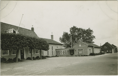 HDK-5 Hoedekenskerke Gemeentehuis Anno 1957. Het Gemeentehuis aan de Havenstraat te Hoedekenskerke