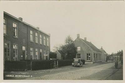 HEE-P-14 Heerle, Dorpstraat II. Dorpstraat II (nu Herelsestraat) te Heerle met het pand van zadelmaker C. Verraes en ...