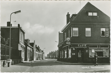 HEE-P-26 Heerle, Heerlesestraat. De Herelsestraat/hoek Torenbaan met het café van P.L. Doggen te Heerle
