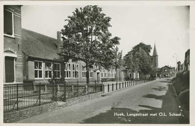 HOK-P-7 Hoek, Langestraat met O.L. School. De Openbare Lagere School aan de Langestraat te Hoek