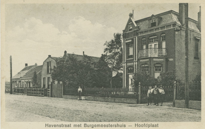 HOO-P-10 Havenstraat met Burgemeerstershuis - Hoofdplaat. De Havenstraat met het Burgemeerstershuis te Hoofdplaat
