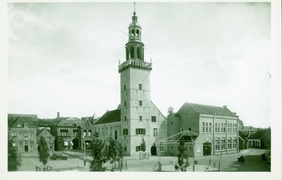 HUL-8 Hulst, Stadhuis met Markt. Het Stadhuis aan de Grote Markt te Hulst