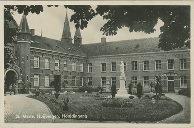HUY-P-10 St. Marie, Huijbergen, Hoofdingang. Het Klooster Sainte Marie aan de Staartsestraat te Huijbergen