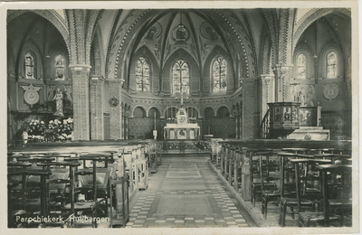 HUY-P-4 Parochiekerk, Huijbergen. Het interieur van de in 1944 verwoeste Rooms-katholieke kerk te Huijbergen