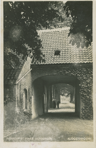 HUY-P-9 Instituut St. Marie, Huybergen, Kloosterpoort. De poort van het Klooster Sainte Marie aan de Staartsestraat te ...