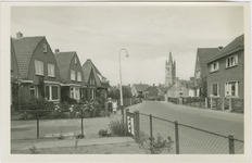 KAP-P-36 Kapelle, Biezelingsestraat. De Biezelingsestraat te Kapelle met gezicht op de toren van de Nederlandse ...