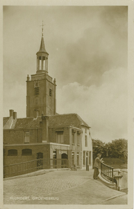 KLU-P-3 Klundert, Groenebrug. De Groenebrug met zicht op de toren van de Nederlandse Hervormde kerk te Klundert