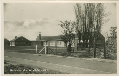KOR-P-15 Kortgene, O.L. en U.L.O. school. Openbare Lagere en U.L.O. school aan de Wilhelminastraat te Kortgene