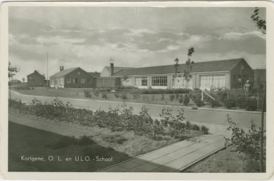 KOR-P-17 Kortgene, O.L. en U.L.O. school. Openbare Lagere en U.L.O. school aan de Wilhelminastraat te Kortgene
