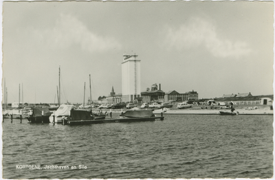 KOR-P-82 Kortgene, Jachthaven en Silo. De Jachthaven en silo te Kortgene