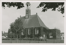 KOU-51 Koudekerke. Ned. Herv. Kerk.. De Nederlandse Hervormde kerk aan het Dorpsplein te Koudekerke