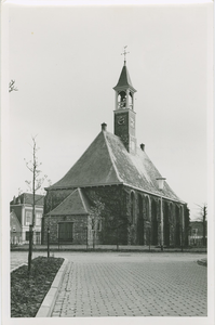 KOU-53 Ned. Herv. Kerk. Koudekerke. De Nederlandse Hervormde kerk aan het Dorpsplein te Koudekerke
