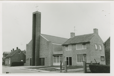 KOU-57 Koudekerke. Geref. Kerk met Pastorie. De Gereformeerde Kerk met Pastorie aan de Tramstraat te Koudekerke