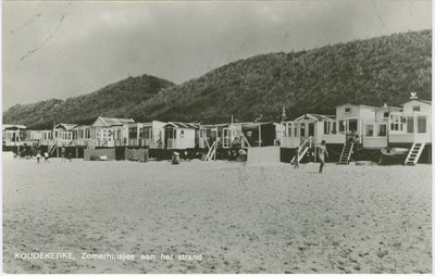 KOU-P-316 Koudekerke, Zomerhuisjes aan het strand. Strandhuisjes op het strand bij Koudekerke