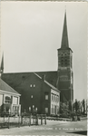 KWA-P-3 Kwadendamme, R.K. Kerk met Burcht. De Rooms-katholieke Bonifaciuskerk met dorpshuis De Burcht te Kwadendamme