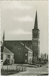 KWA-P-4 Kwadendamme, R.K. Kerk met Burcht . De Rooms-katholieke Bonifaciuskerk met dorpshuis De Burcht te Kwadendamme