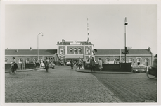 MDB-36 Middelburg. Station. De Stationsbrug en het Station aan de Kanaalweg te Middelburg