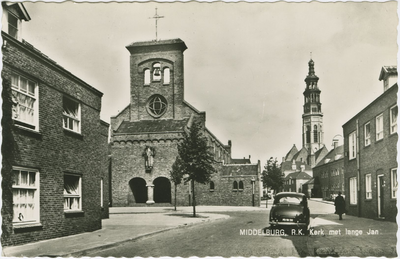 MDB-P-28 Middelburg, R.K. Kerk met lange Jan. De Rooms-katholieke kerk aan de Lombardstraat te Middelburg gezien vanaf ...