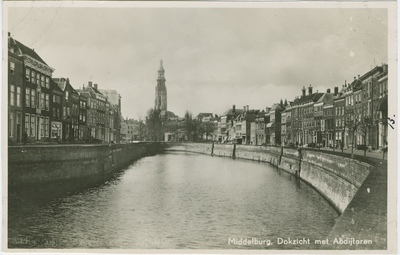 MDB-P-37 Middelbrug, Dokzicht met Abdijtoren. Het Prins Hendrikdok te Middelburg met op de achtergrond de Abdijtoren