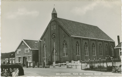 MEL-P-4 Meliskerke, Kerk en Pastorie Geref. Gemeente. Kerkgebouw en pastorie van de Gereformeerde Gemeente te Meliskerke