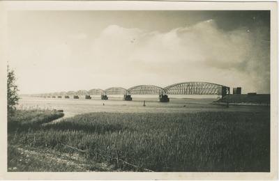 MOE-17 Moerdijk, Spoorbrug bij Moerdijk. De Spoorbrug over het Hollands Diep bij Moerdijk