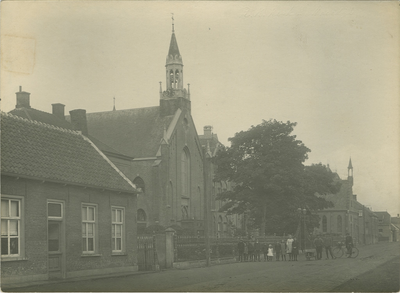 MOE-21 R.K. Kerk Moerdijk. De Rooms-katholieke kerk aan de Steenweg te Moerdijk