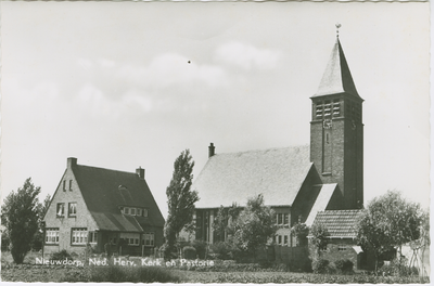 NDP-P-4 Nieuwdorp, Ned. Herv. Kerk en Pastorie. De Nederlandse Hervormde kerk met Pastorie aan het Coudorp te Nieuwdorp