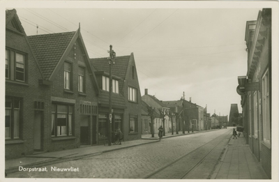 NVL-P-63 Dorpstraat, Nieuwvliet. De Dorpsstraat te Nieuwvliet