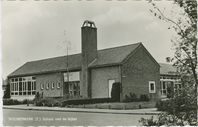 NWD-P-12 Nieuwerkerk (Z.) School met de bijbel. De school met de Bijbel aan de Schoolstraat te Nieuwerkerk