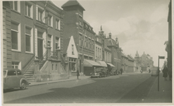 ODB-13 Oudenbosch, Markt. De Markt met het gemeentehuis te Oudenbosch