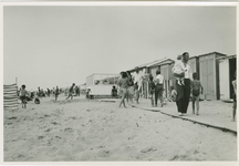 OKP-65 Oostkapelle, Strand. Het strand met strandhokjes bij Oostkapelle