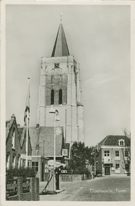 OKP-P-3 Oostkapelle, Toren. De toren van de Nederlandse Hervormde kerk te Oostkapelle gezien vanuit de Domburgseweg