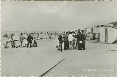 OKP-P-72 Oostkapelle, Zee en Strand. Het strand met strandhokjes bij Oostkapelle
