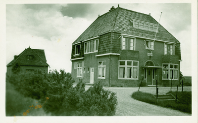OTL-15 Oosterland, Gemeentehuis. Het Gemeentehuis (villa Oostkenshil) aan de Molenweg te Oosterland