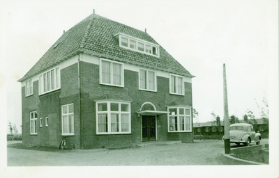OTL-16 Oosterland, Gemeentehuis. Het Gemeentehuis (villa Oostkenshil) aan de Molenweg te Oosterland