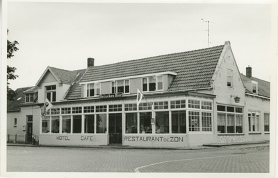RET-19 Retranchement, Hotel Café Restaurant De Zon . Hotel Café Restaurant De Zon aan de Markt te Retranchement