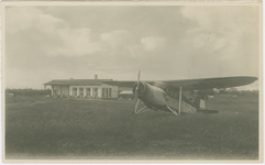 RUC-P-10 De Cockpit, Seppe-Rucphen. Een vliegtuig op vliegveld Seppe bij Rucphen