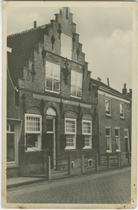 SAL-16 St. Annaland, Oud Gevelhuis, Voorstraat. Oud Gevelhuis aan de Voorstraat te Sint Annaland