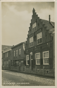 SAL-P-20 St. Annaland, Oud Gevelhuis. Oud Gevelhuis aan de Voorstraat te Sint Annaland