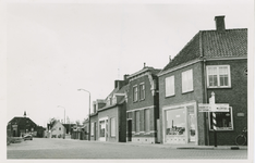 SDB-13 Standdaarbuiten, Havenstraat met Herv. Kerk. De Havenstraat-hoek Hoogstraat te Standdaarbuiten