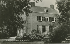 SDB-P-4 Standdaarbuiten, R.K. Pastorie. De Rooms-katholieke Pastorie aan de Sint Janstraat te Standdaarbuiten