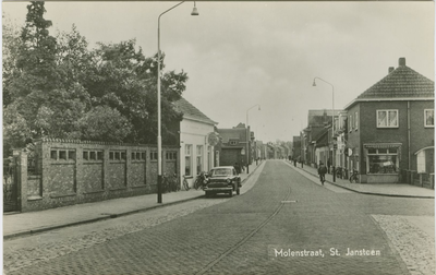 SJS-P-21 Molenstraat, St. Jansteen. De Molenstraat (thans Brouwerijstraat) te Sint Jansteen