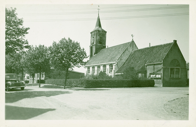 SKS-3 Groeten uit Serooskerke (Sch.). De Nederlandse Hervormde kerk aan het Dorpsplein te Serooskerke (Schouwen)