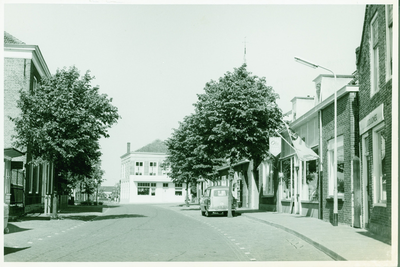 SKW-23 Serooskerke (W.), Noordweg. De Dorpsstraat (thans Torenstraat) te Serooskerke (Walcheren)