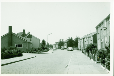 SKW-30 Serooskerke (W.), Kerkstraat. Kerkstraat (thans Dominee van Wouwestraat) te Serooskerke (Walcheren)