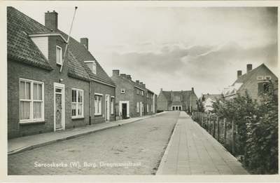 SKW-P-18 Serooskerke (W), Burg. Dregmansstraat. De Burgemeester Dregmansstraat te Serooskerke (Walcheren)